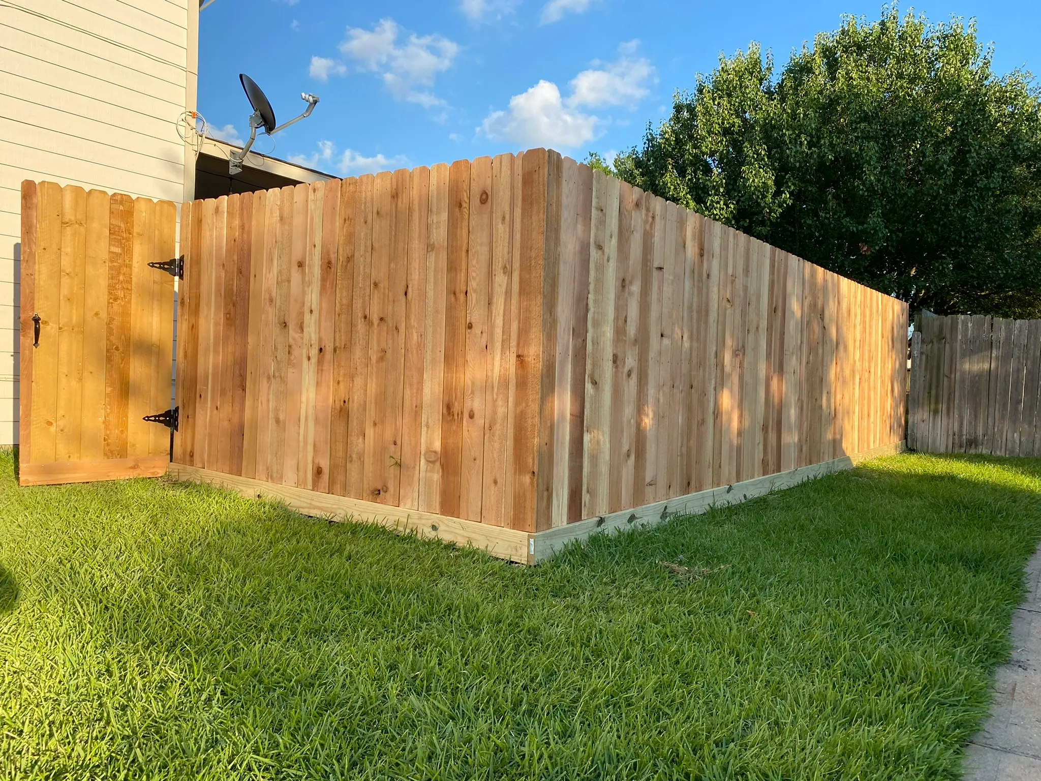 PROFESSIONAL FENCE INSTALLATION