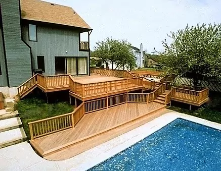 Multi-level deck